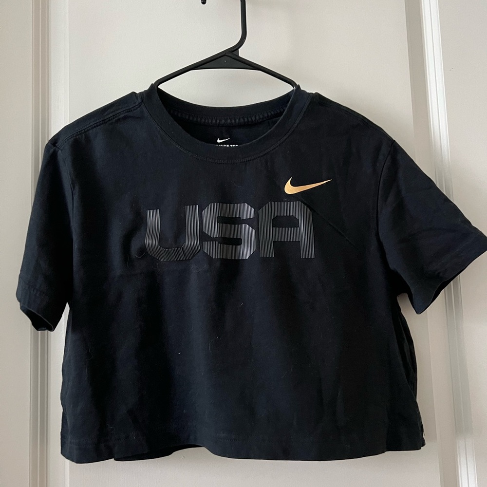 Nike Sportswear Women’s Cropped Tee Size Small - USA